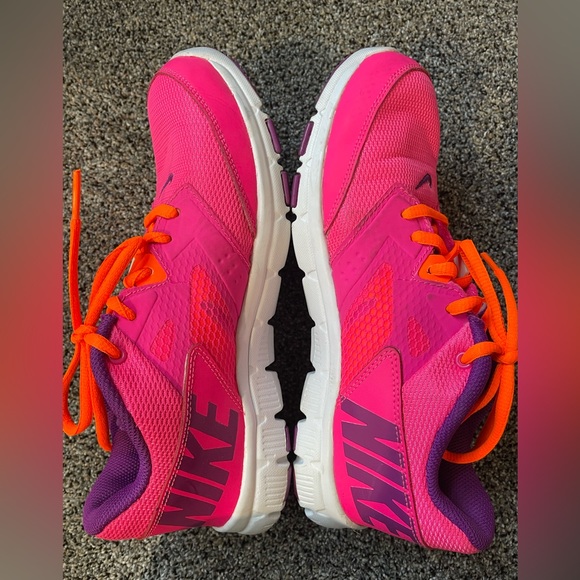 Nike Training Shoes - Picture 7 of 8